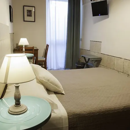 Bed & Tower Pise